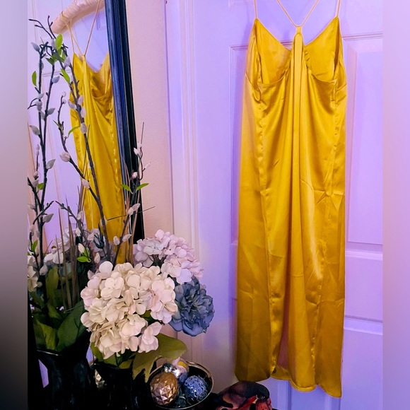 Beautiful Satin Gold Dress/Gown/Lingerie - Picture 2 of 2